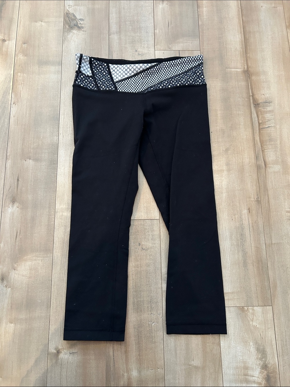 Lululemon Black Cropped Leggings with Geometric Waistband